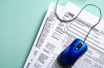 Pros and Cons of Filing Taxes Online
