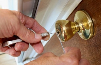 Finding a 24‐Hour Locksmith