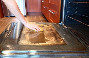 Can You Hire an Oven Cleaning Service?