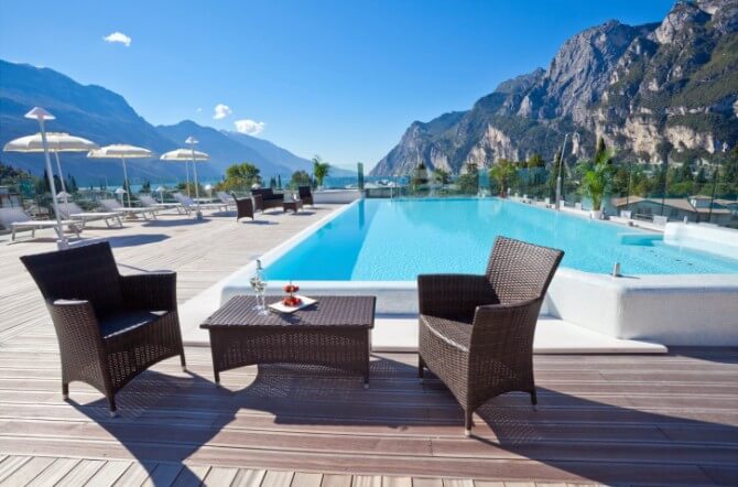 Luxurious Hotel Swimming Pool