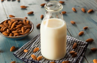 Pros and Cons of Almond Milk vs. Dairy Milk