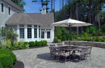Patio Landscaping: 9 Dos and Don’ts