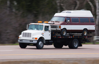 5 Towing Situations that Require a Flatbed
