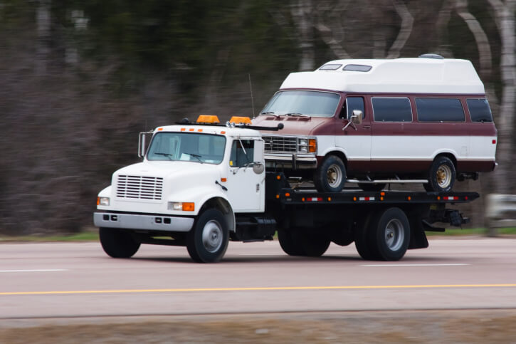 5 Towing Situations that Require a Flatbed