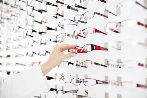 Are Wire or Plastic Eyeglass Frames Right for You