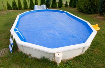 Choose the Right Pool Cover: 12 Key Factors