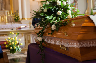 A Guide to Funeral Traditions: Visitations and Viewings