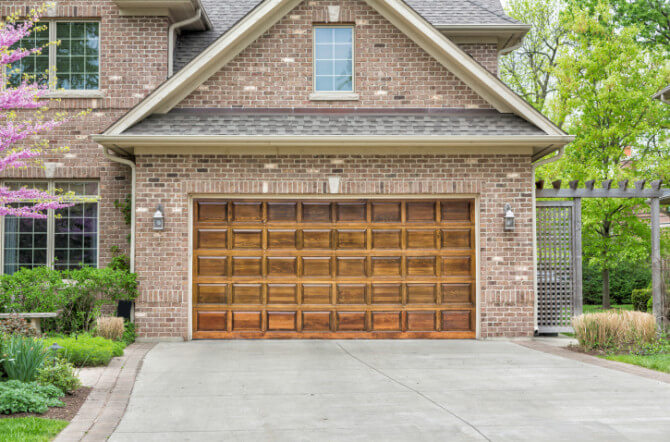 How to Choose the Best Replacement for Your Garage Door