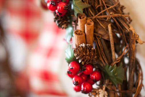 5 Fragrant Winter Wreaths that say "Welcome!"